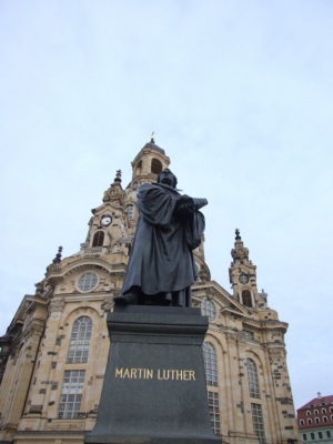 Die Frauenkirche mit Luther-Statue

