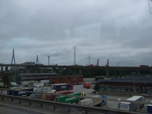 Der Hafen - aus dem Bus fotografiert
