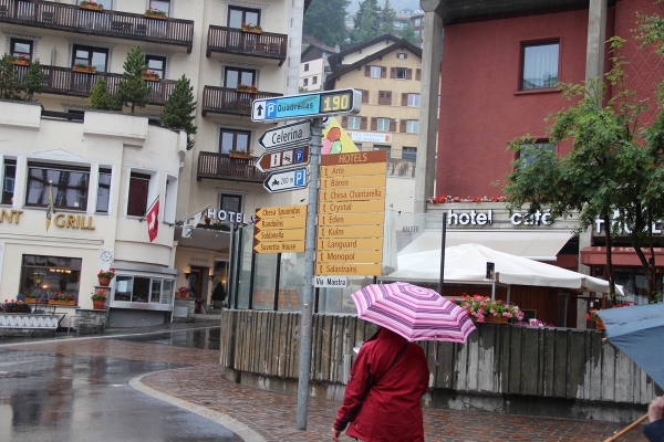 Wir sind in St. Moritz angekommen... es regnet die sprichwÃ¶rtlichen Hunde und Katzen
