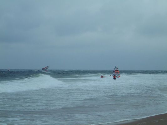 Windsurfer am Strand
